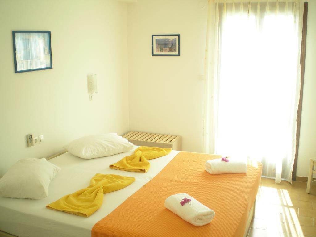 Golden Sun Aparthotel Chora  Room photo
